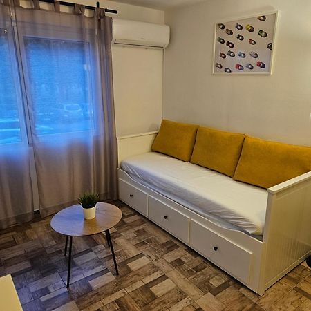 Studio 12 Zagreb Luaran gambar