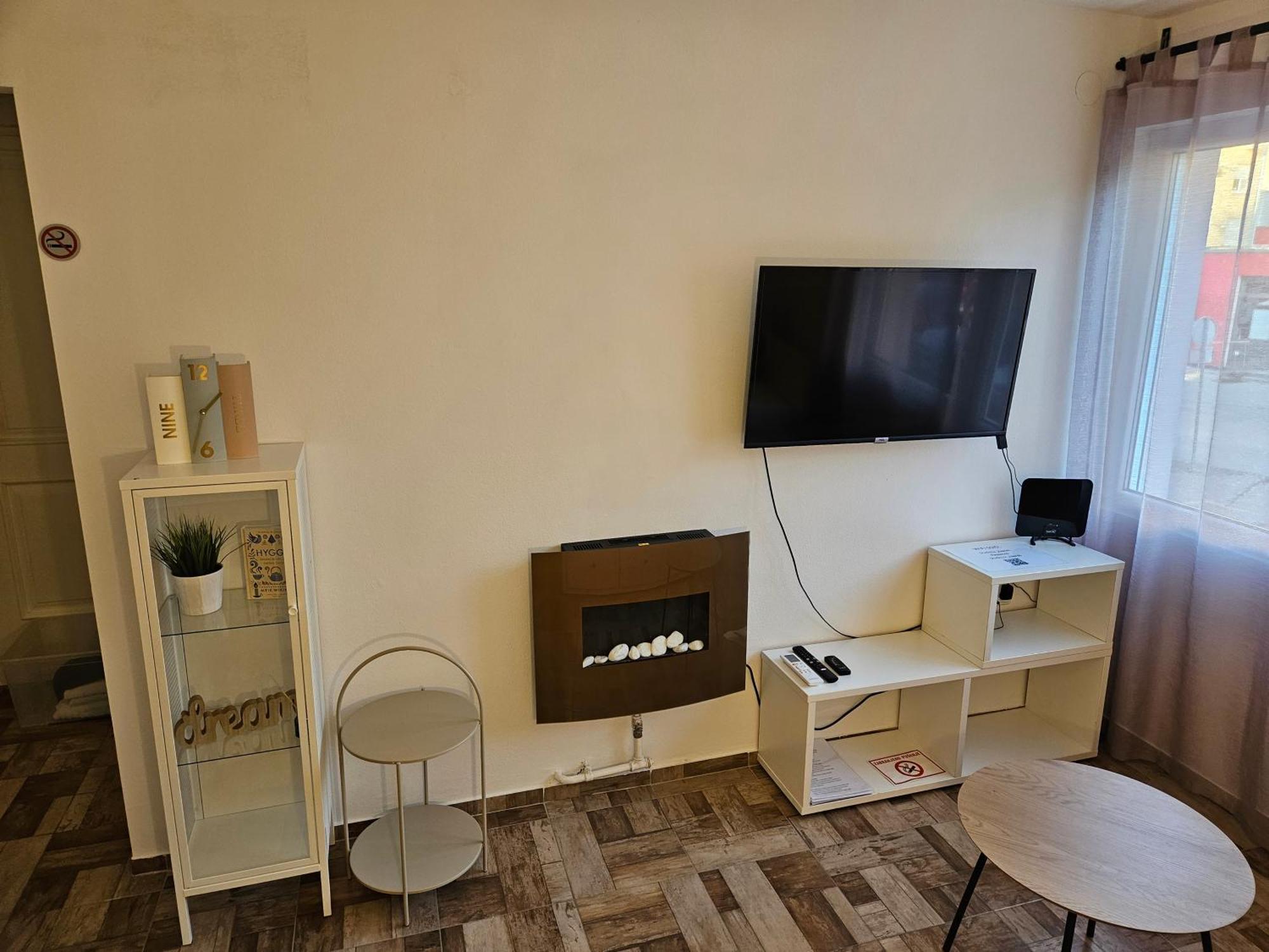 Studio 12 Zagreb Luaran gambar